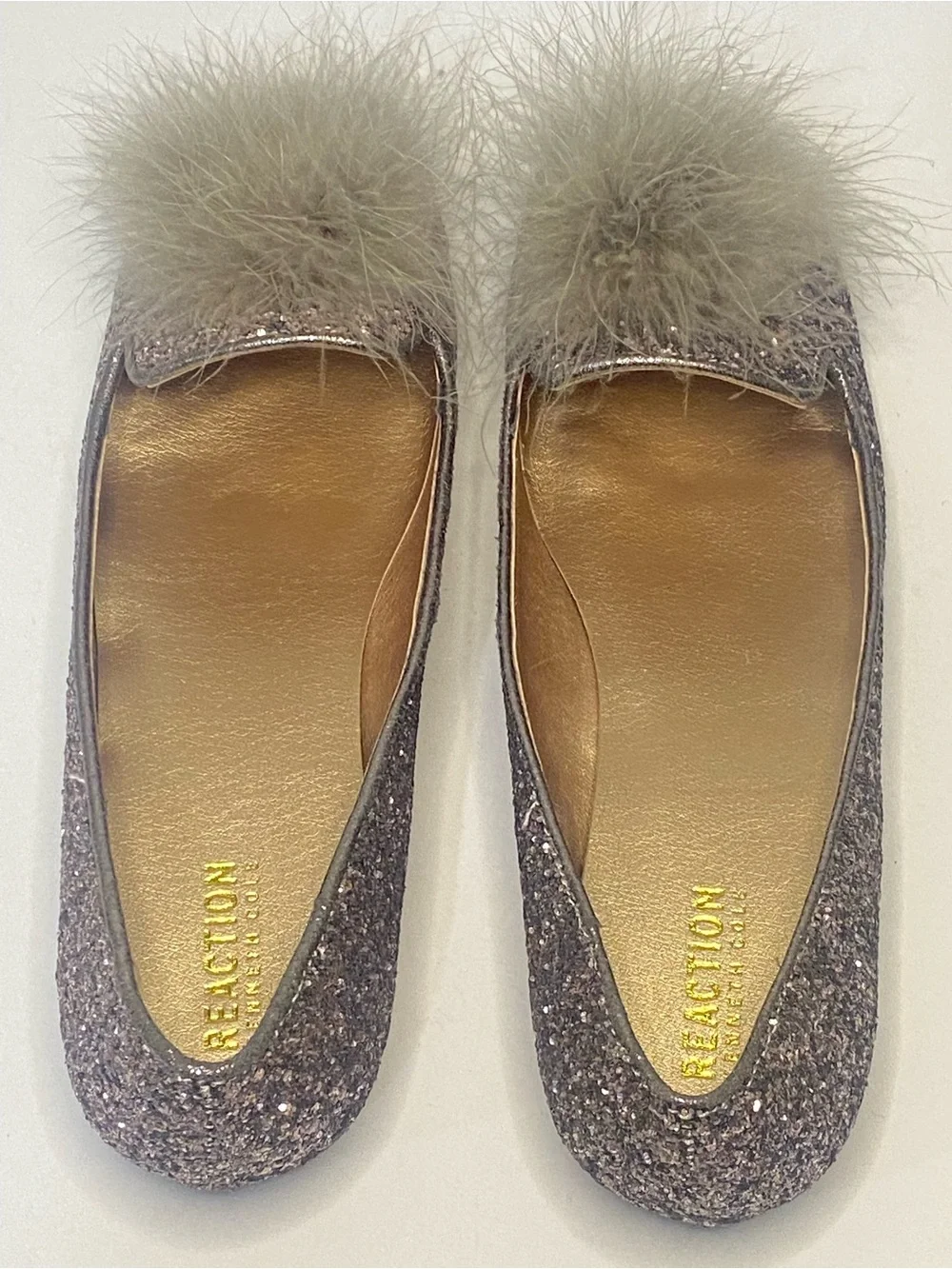 Kenneth Cole Reaction Gen-ie Bottle Size 10 Glitter Pom Pom Feather Flats